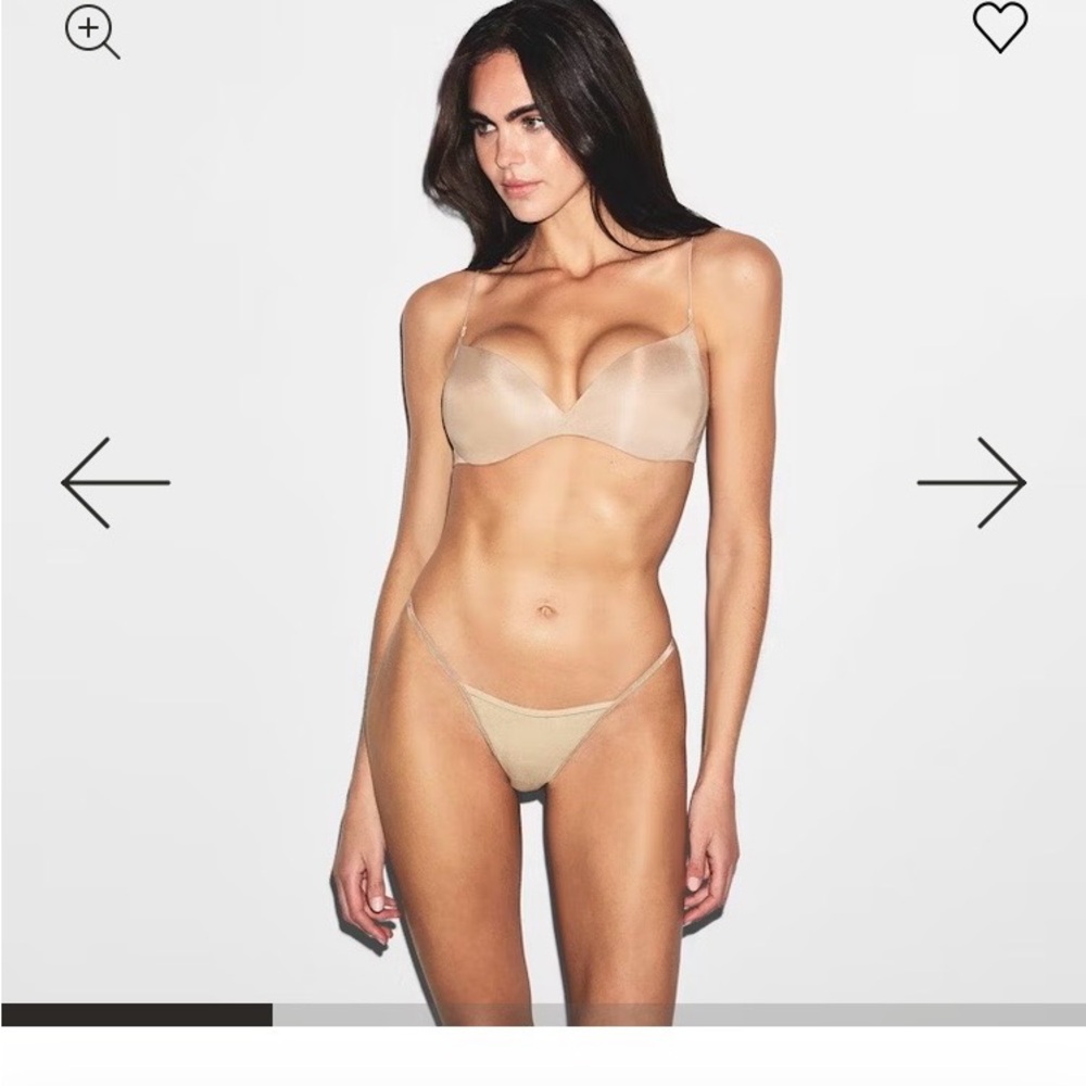 SKIMS Wireless Form Micro Strap Plunge Bra (Sand) - Picture 2 of 3